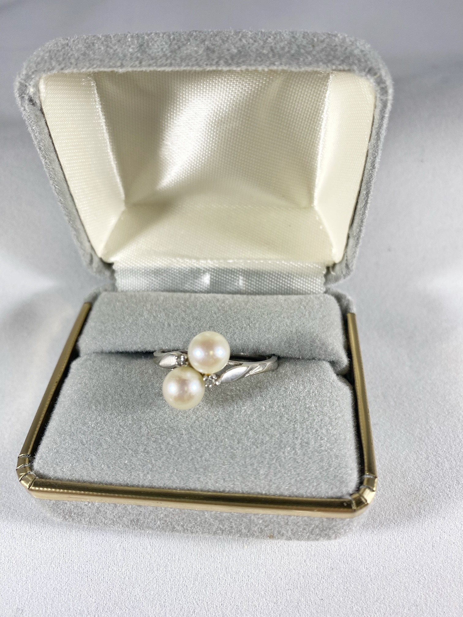 Lot 1419: 14K White Gold with Pearl-Like & Clear Stones